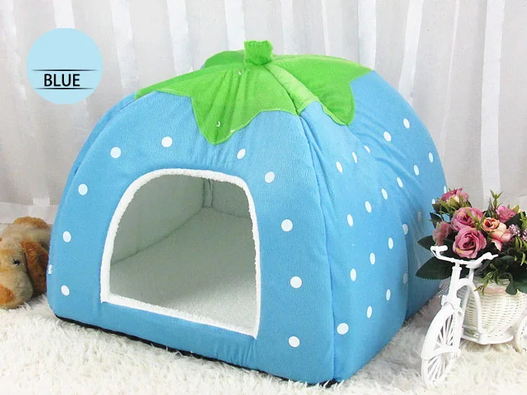 Cama tipo Casa en Forma de Fresa para Gatos y Perros Pequeños – Suave, Cálida y Acogedora