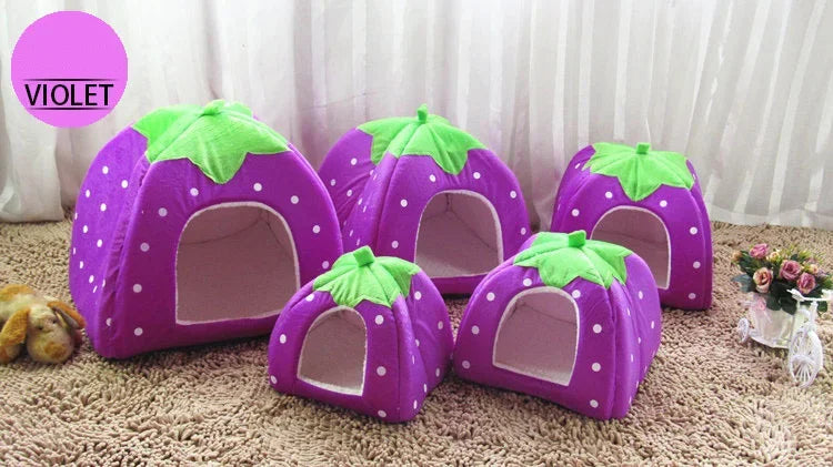 Cama tipo Casa en Forma de Fresa para Gatos y Perros Pequeños – Suave, Cálida y Acogedora