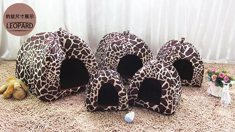 Cama tipo Casa en Forma de Fresa para Gatos y Perros Pequeños – Suave, Cálida y Acogedora