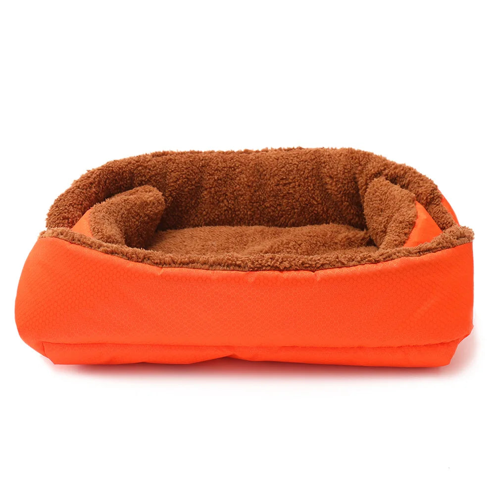 Cama Acolchada para Gatos y Perros Pequeños – Suave, Cálida y Antideslizante