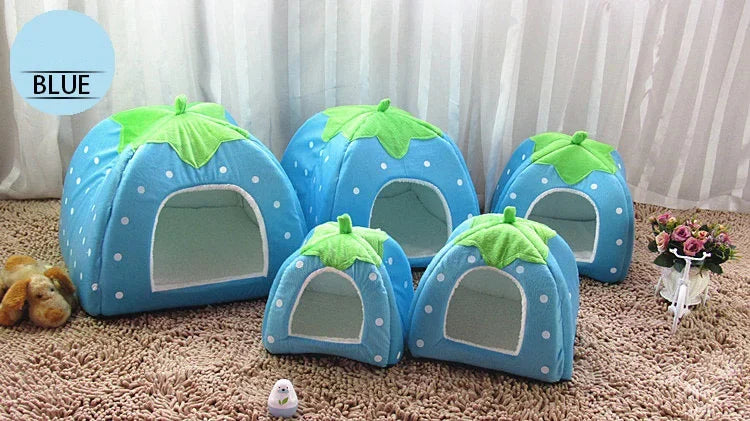Cama tipo Casa en Forma de Fresa para Gatos y Perros Pequeños – Suave, Cálida y Acogedora