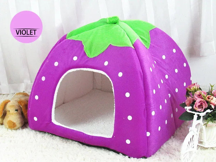 Cama tipo Casa en Forma de Fresa para Gatos y Perros Pequeños – Suave, Cálida y Acogedora