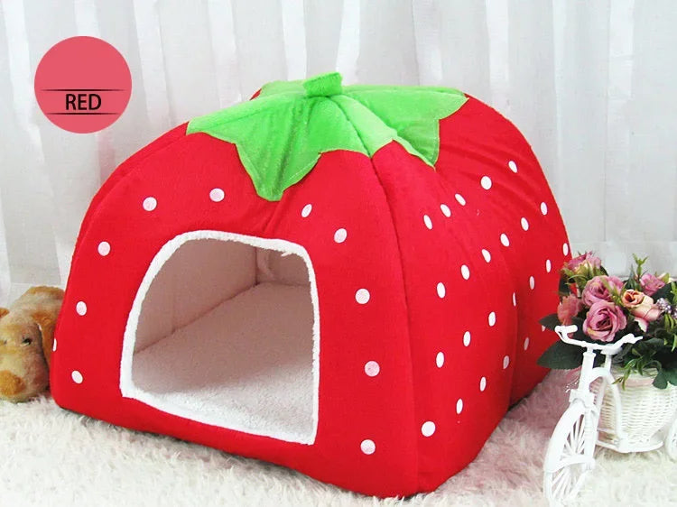 Cama tipo Casa en Forma de Fresa para Gatos y Perros Pequeños – Suave, Cálida y Acogedora