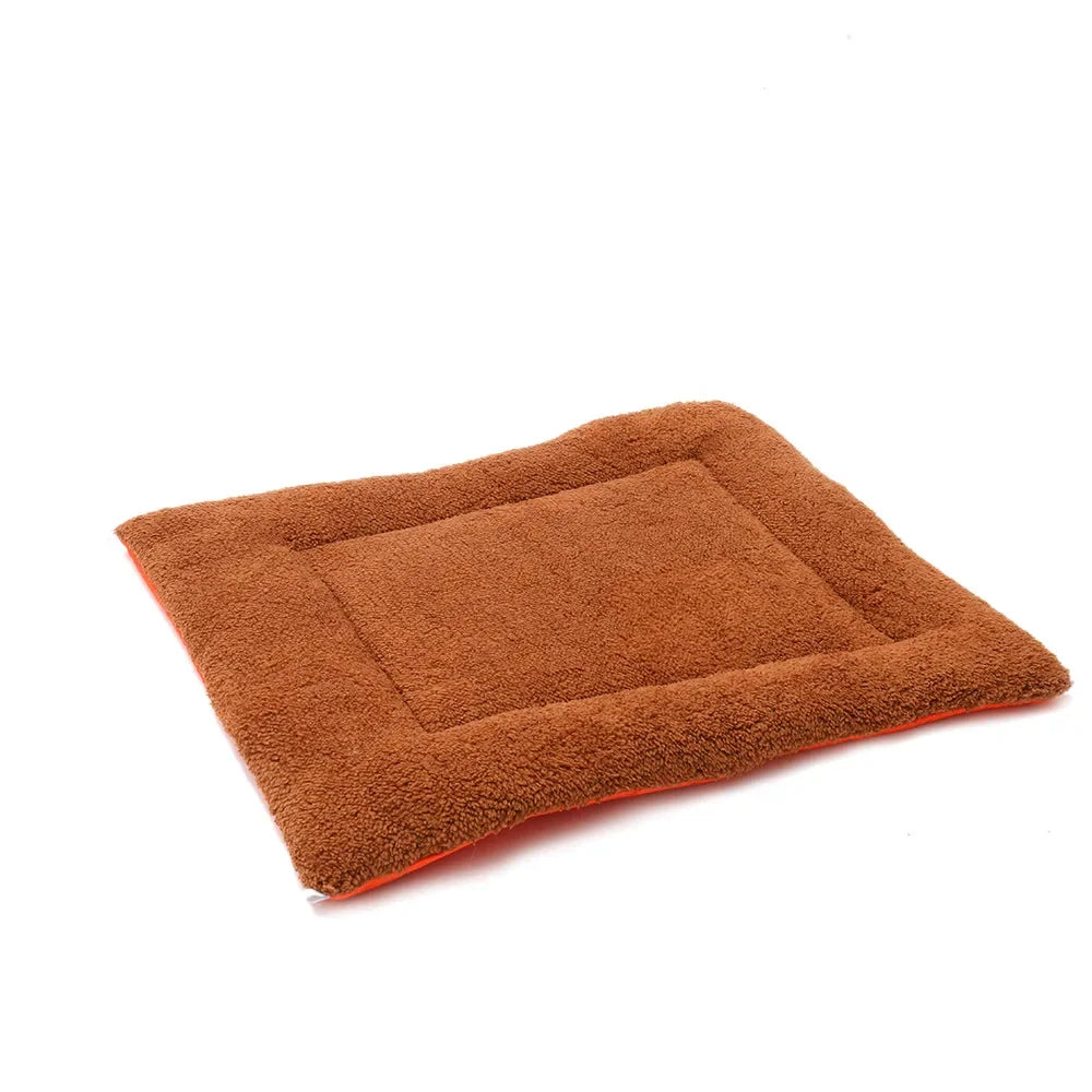 Cama Acolchada para Gatos y Perros Pequeños – Suave, Cálida y Antideslizante