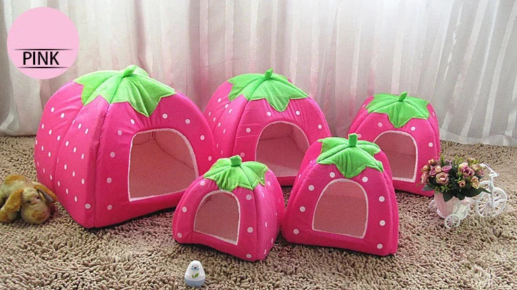 Cama tipo Casa en Forma de Fresa para Gatos y Perros Pequeños – Suave, Cálida y Acogedora
