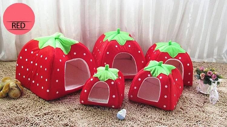 Cama tipo Casa en Forma de Fresa para Gatos y Perros Pequeños – Suave, Cálida y Acogedora