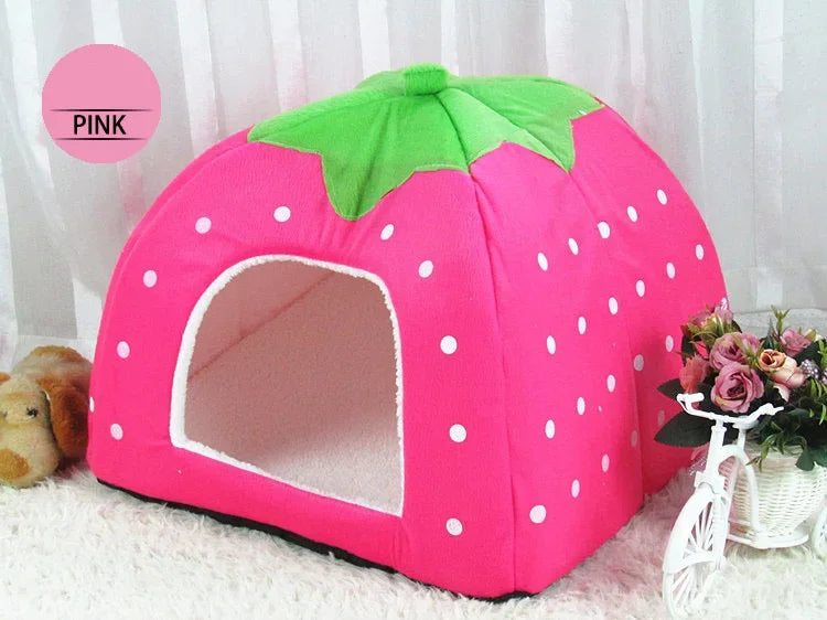 Cama tipo Casa en Forma de Fresa para Gatos y Perros Pequeños – Suave, Cálida y Acogedora