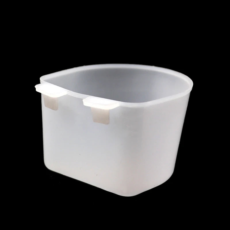 Cuencos de agua de plástico para aves con diferentes capacidades