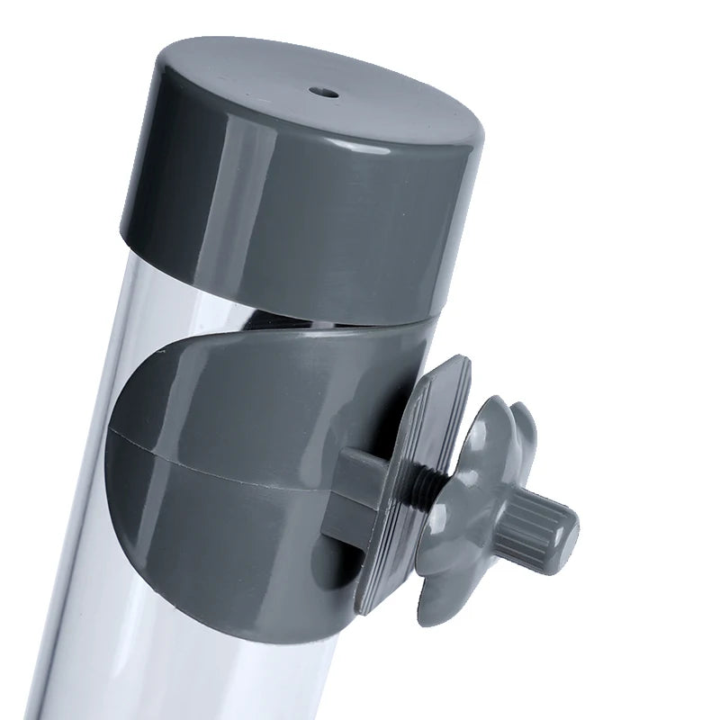 Dispensador de agua de plástico para aves con diseño colgante y fácil de usar