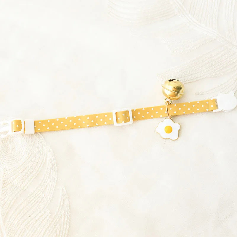 Collar para Gatos con Campana Ajustable y Estilo Tierno – Ligero, Duradero y Con Removible