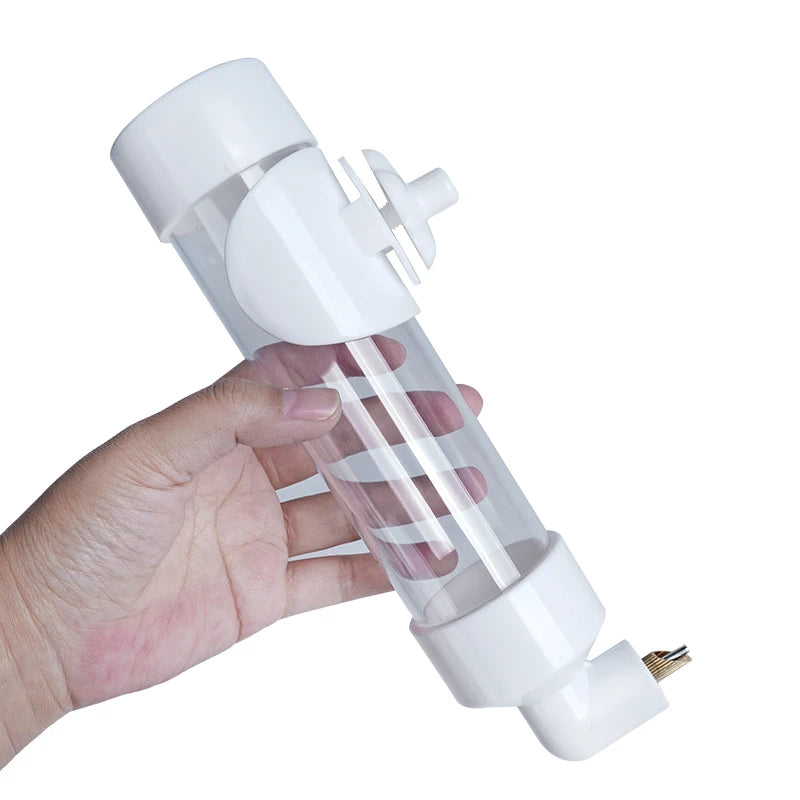 Dispensador de agua de plástico para aves con diseño colgante y fácil de usar