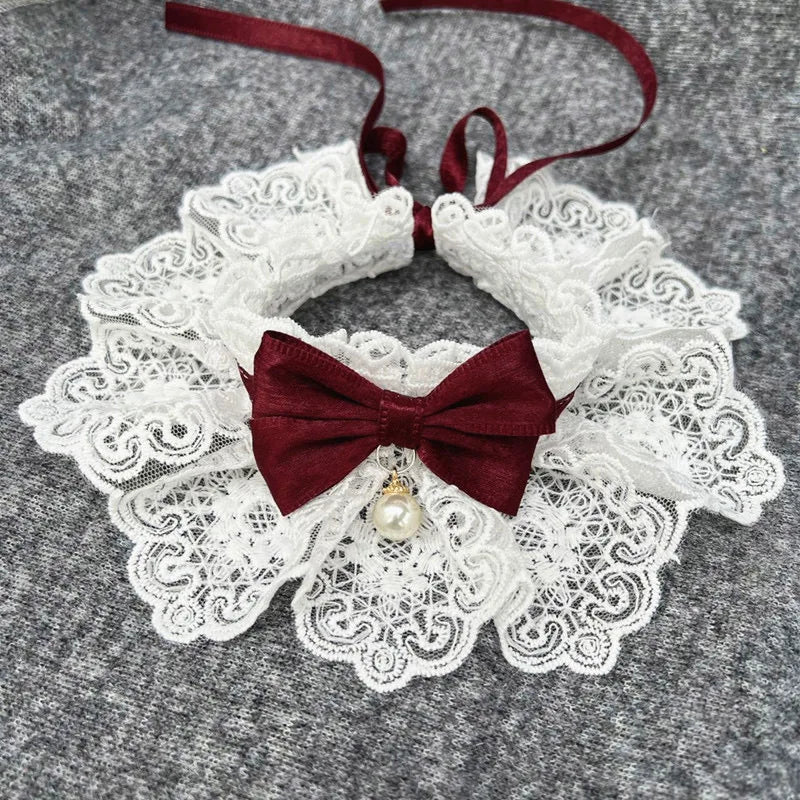 Babero para Mascotas con Encaje Floral y Adorno de Perlas - Elegante y Ajustable