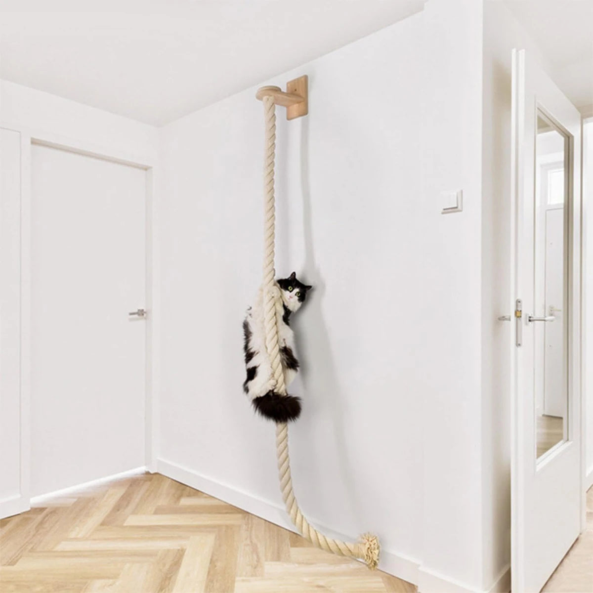 Árbol rascador para gatos con estructura de madera y cuerda de sisal, fácil de montar y resistente