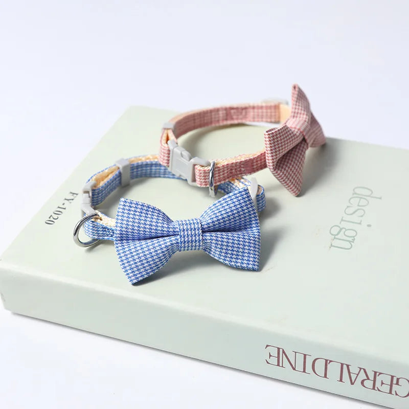 Collar ajustable con lazo y cascabel para gatos y perros - Personalizable y duradero