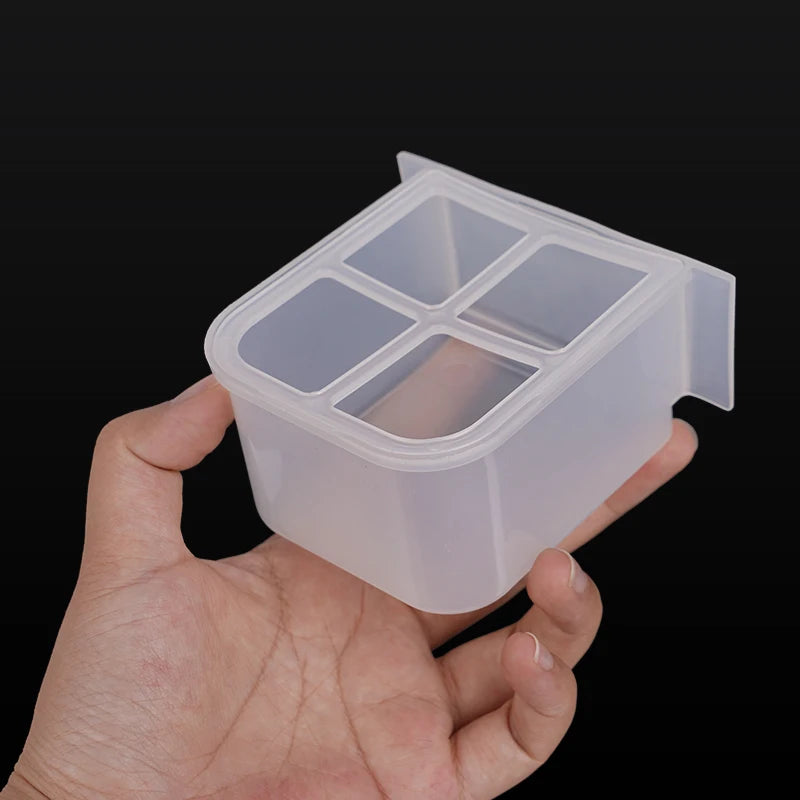 Plato dispensador para jaula de aves en plástico blanco, resistente y fácil de instalar