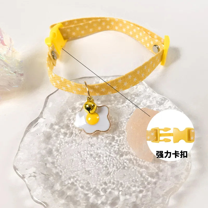 Collar para Gatos con Campana Ajustable y Estilo Tierno – Ligero, Duradero y Con Removible
